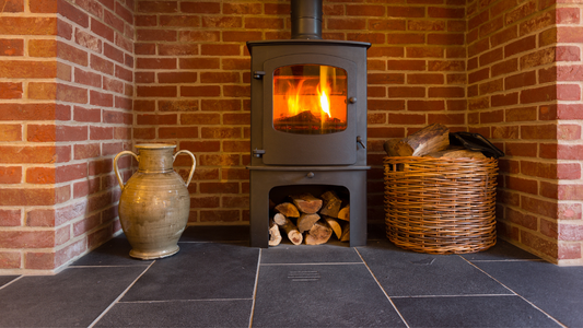 Poêle ou cheminée - Quel chauffage choisir pour votre salon ?