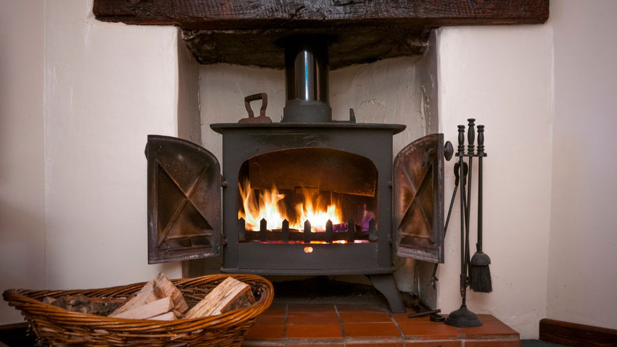 Poêle ou insert dans une cheminée ancienne - Le guide pour rénover votre foyer