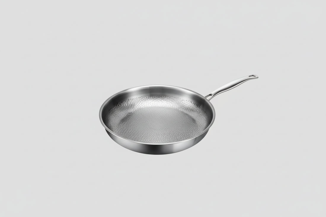 Poêle inox pour induction et cuisine tradition comme gastronomique -