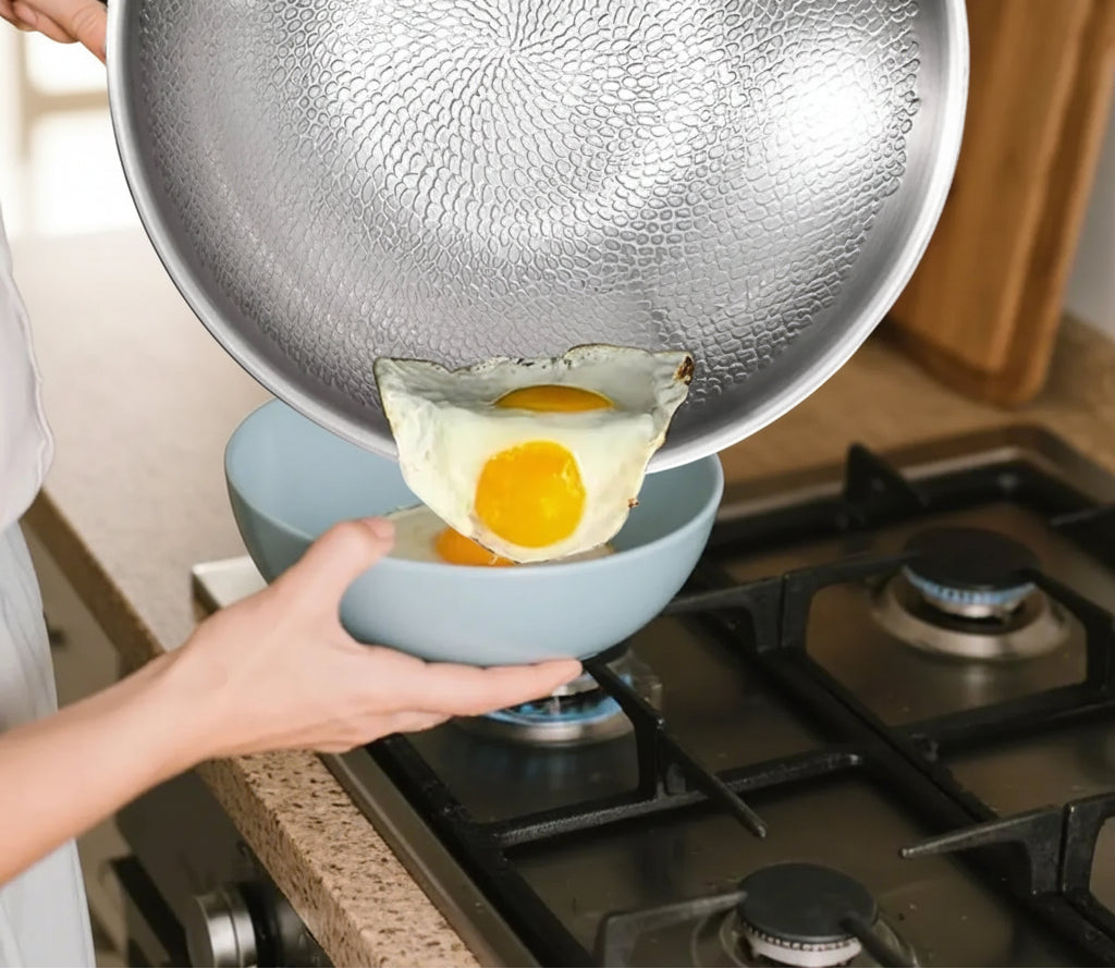 Poêle inox pour induction et cuisine tradition comme gastronomique -