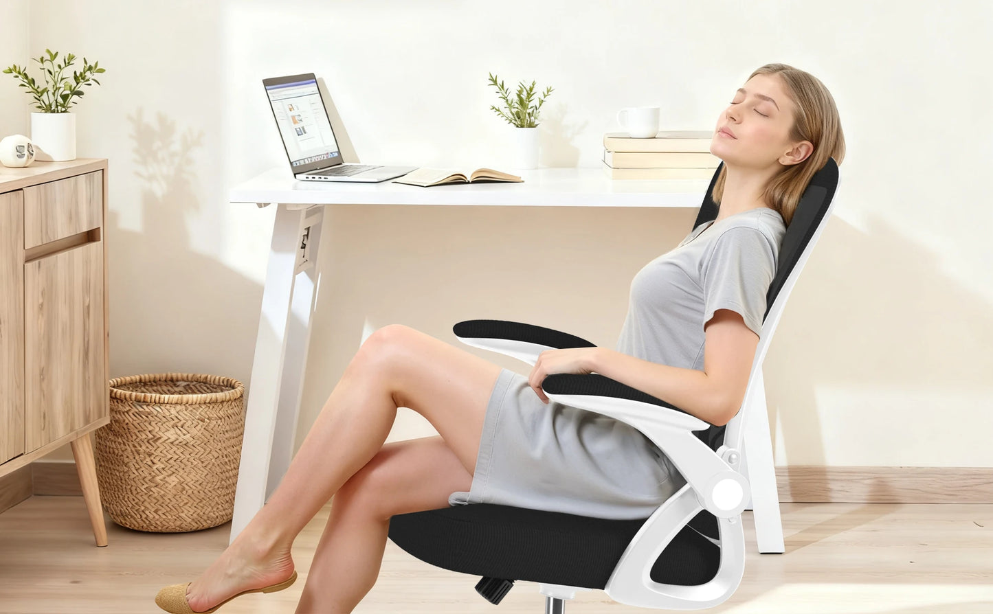 Chaise de bureau roulante avec accoudoirs -