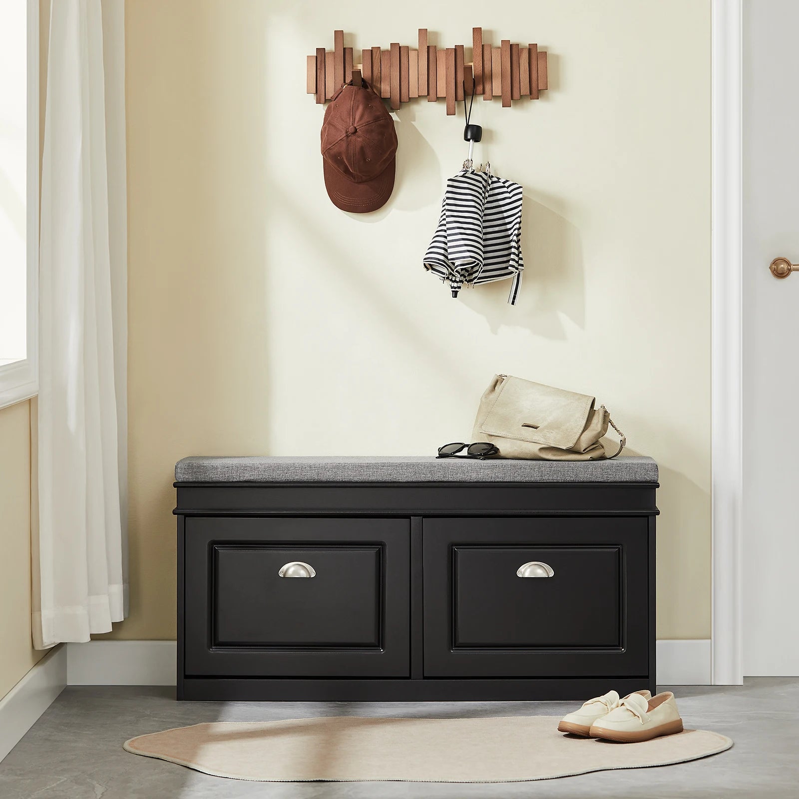 Meuble à chaussure basse moderne avec coussin et 2 rabats - 104x52x24cm - Noir Meuble à chaussure
