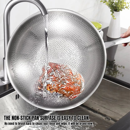 Poêle inox pour induction et cuisine tradition comme gastronomique -