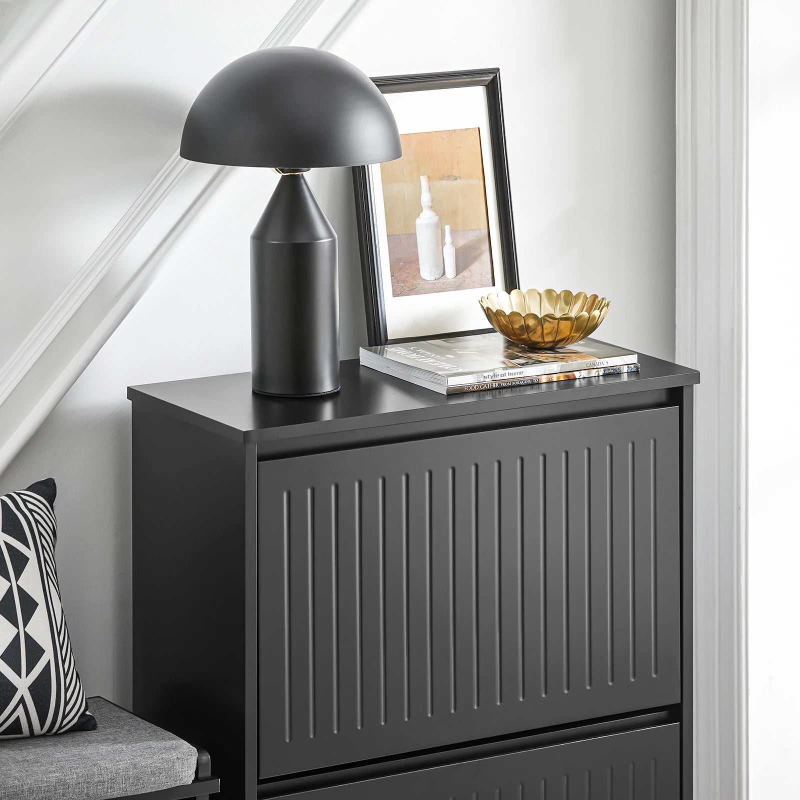 Meuble à chaussures noires simples et moderne idéal pour l'entrée -