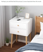 Table de nuit simple pour petit appartement de luxe -