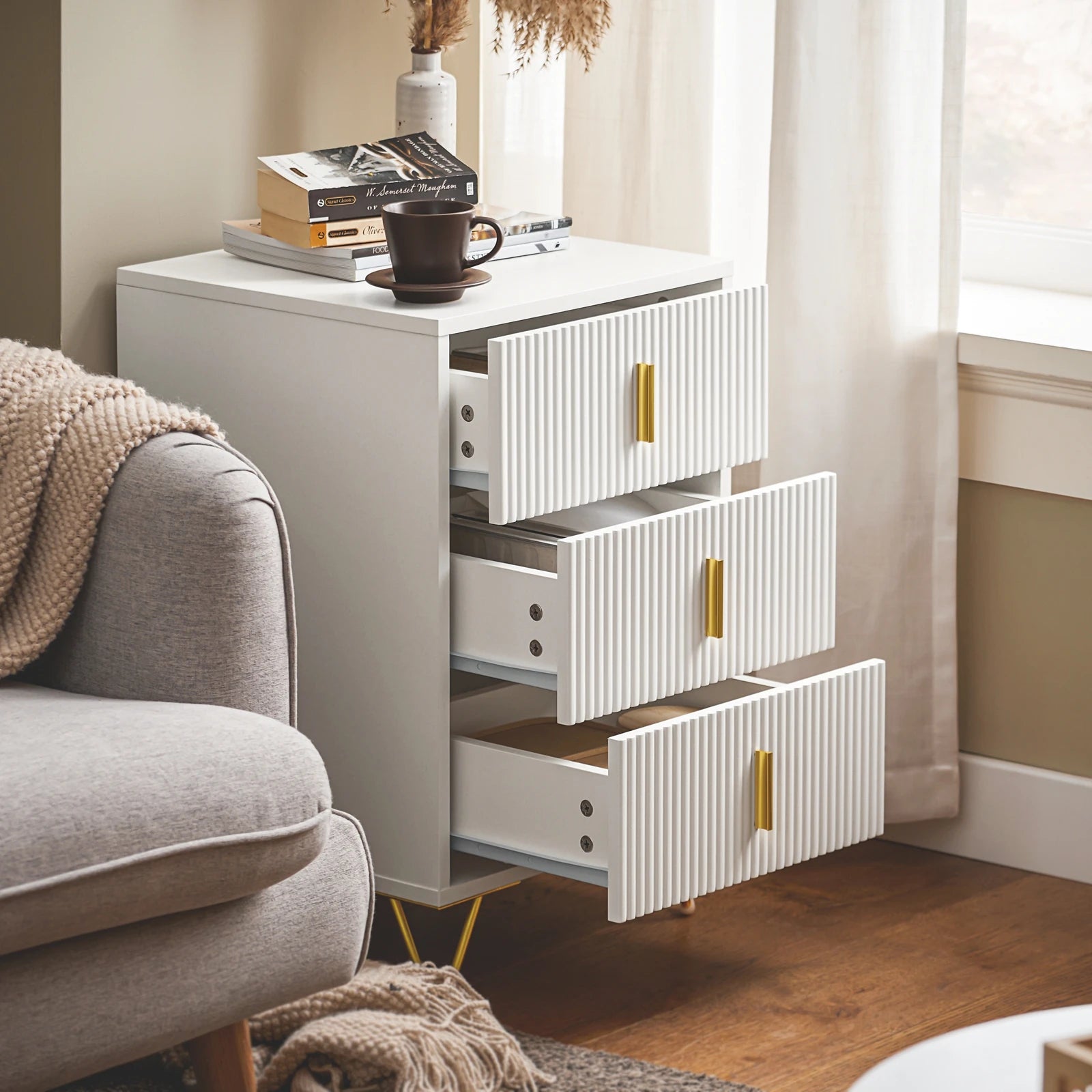 Table de chevet minimaliste avec 3 tiroirs blanches -