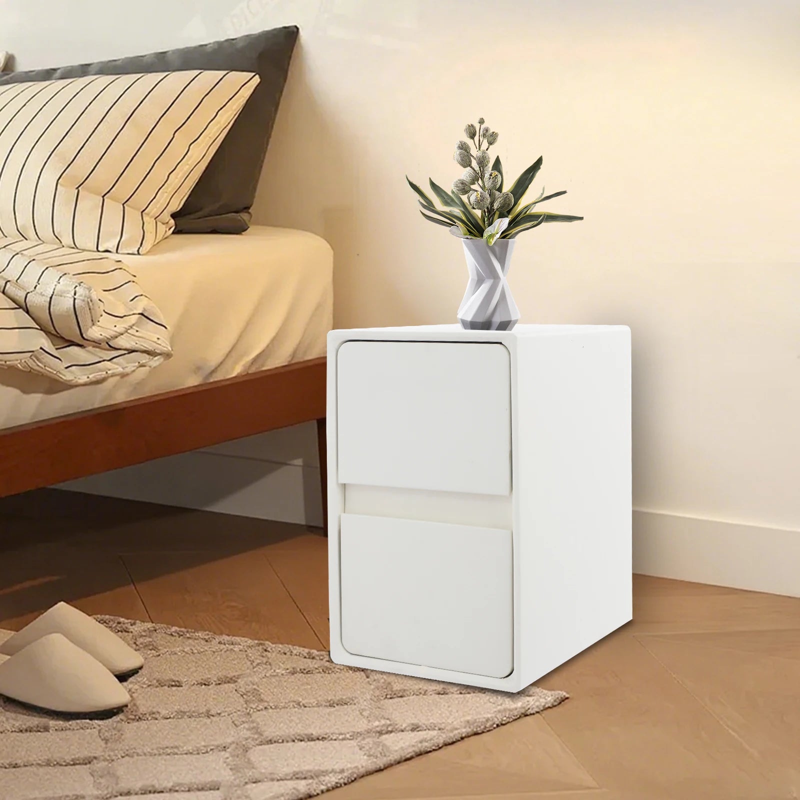 Table de nuit étroite et résistante à l'usure avec 3 tiroirs -