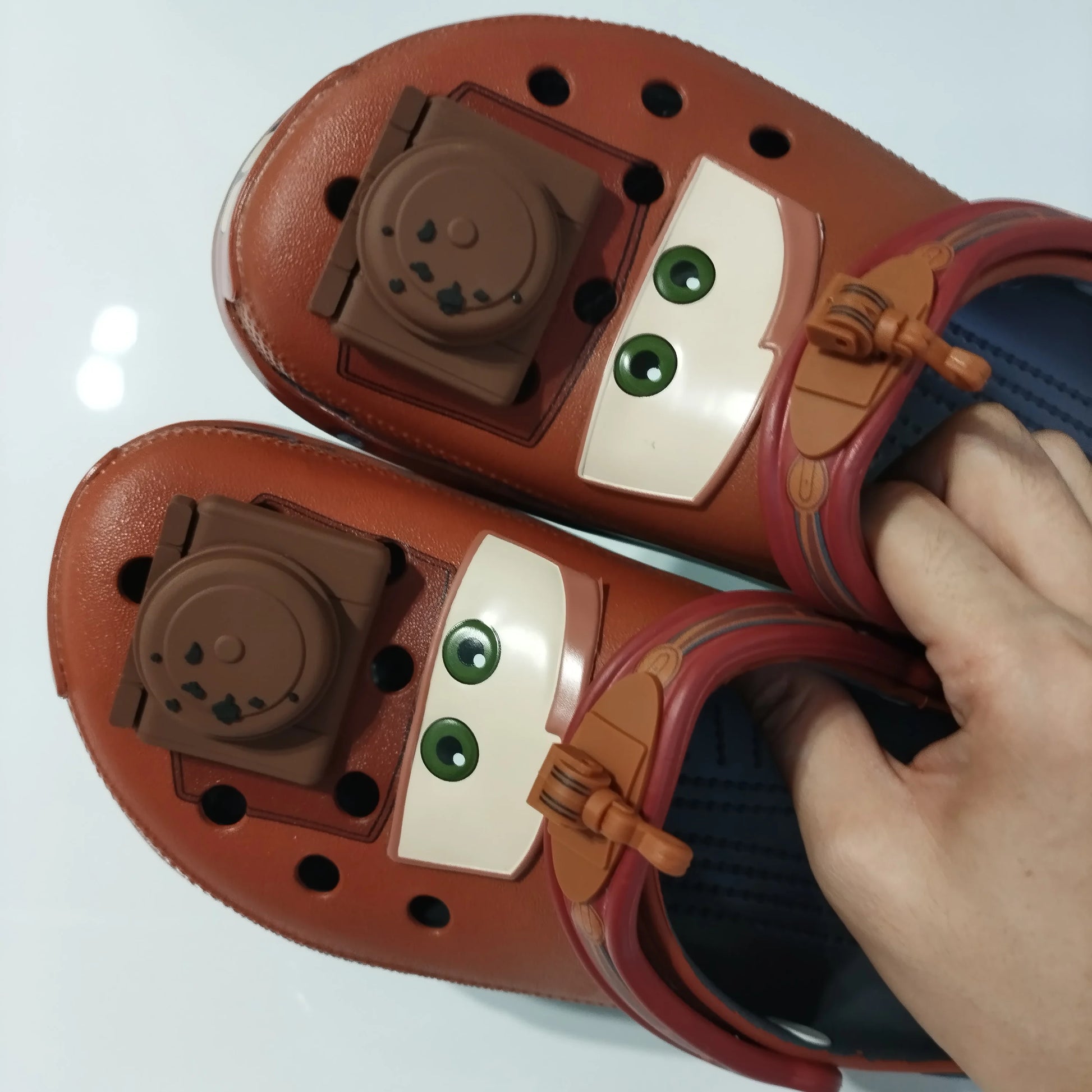 Crocs cars unisex camionnette marron méga crush -