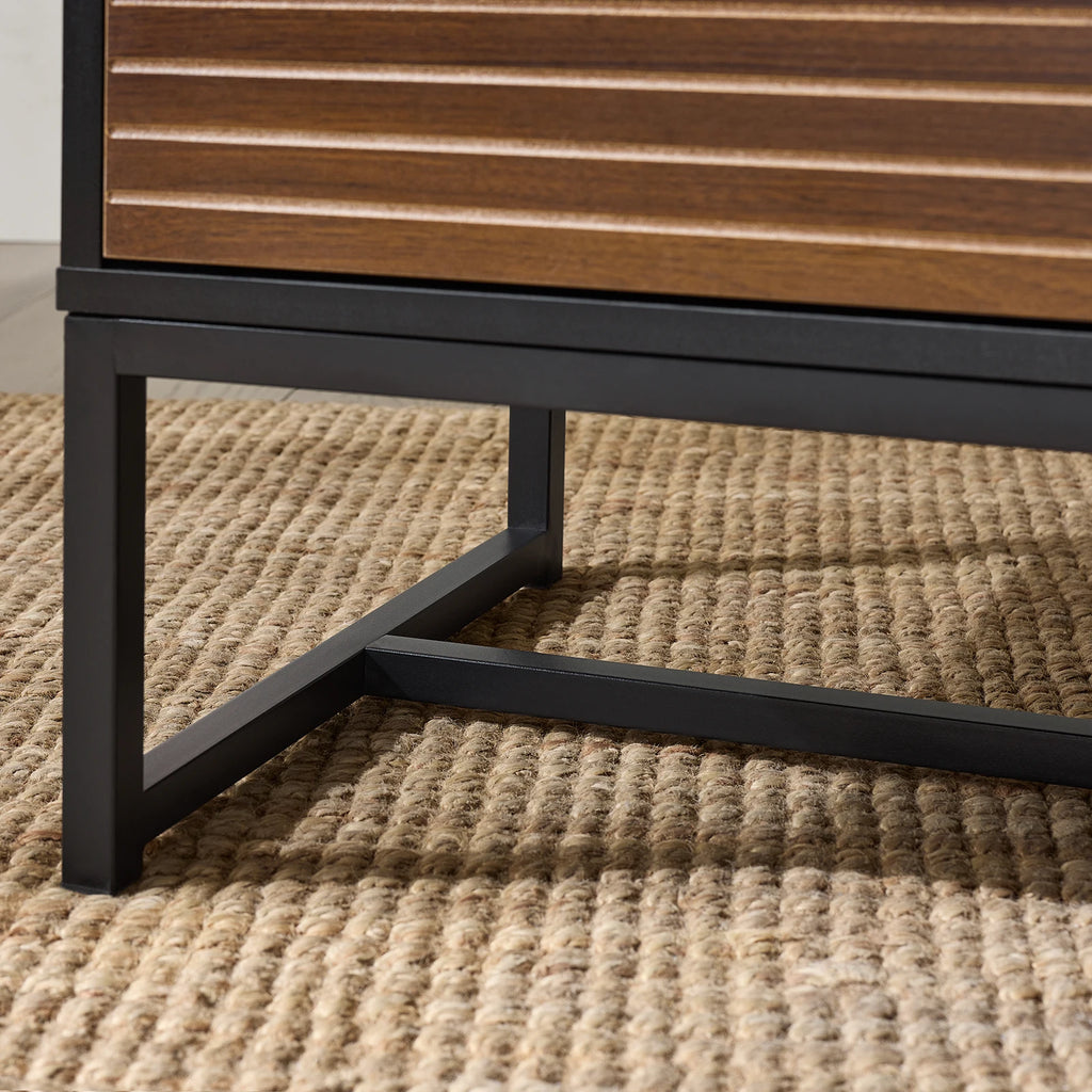 petite table de nuit carrée en bois -