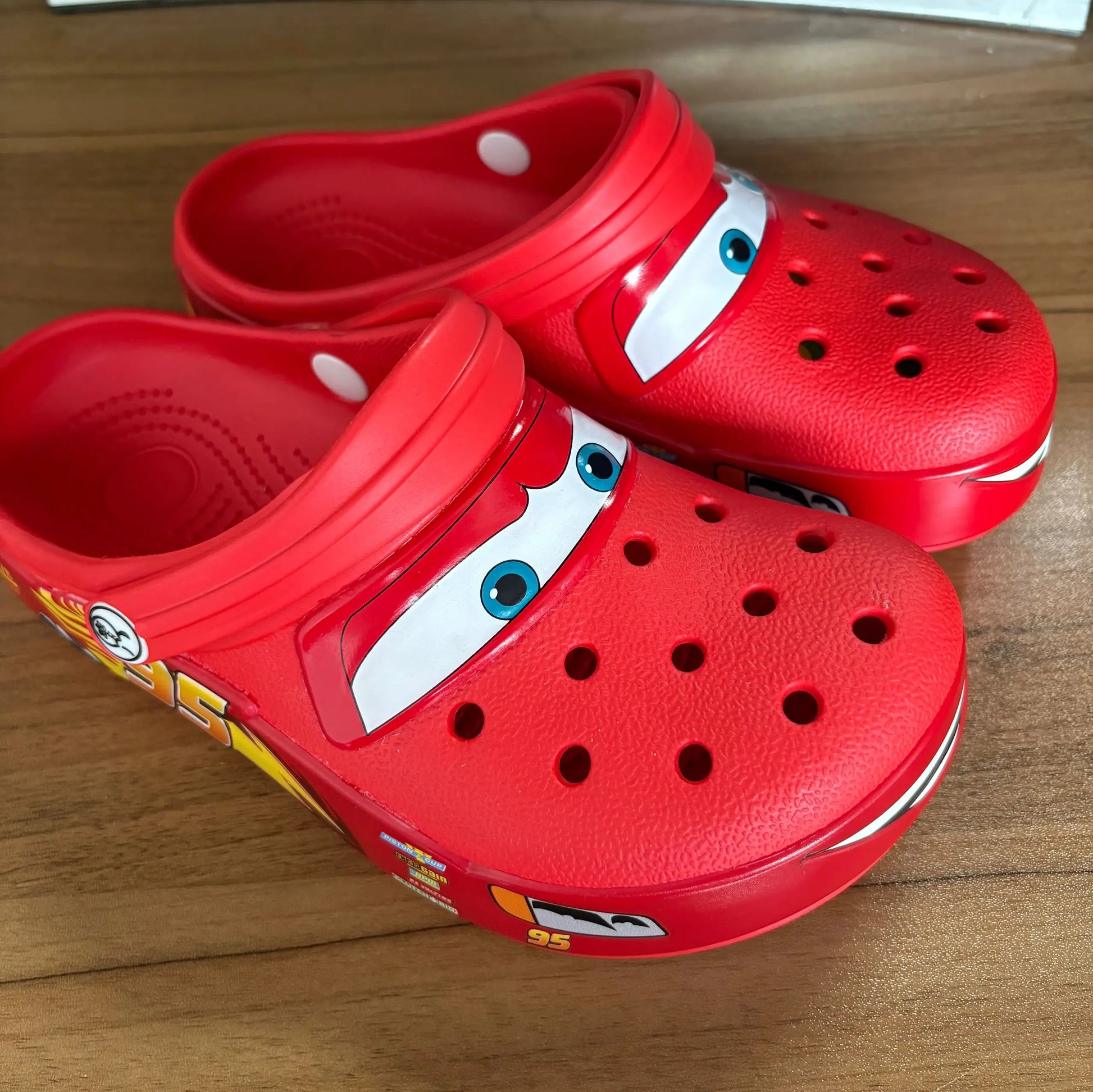 Crocs cars 95 McQueen avec jibbitz et fourrure interne -