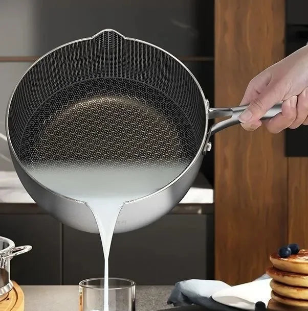 Casserole inox à lait de taille moyenne