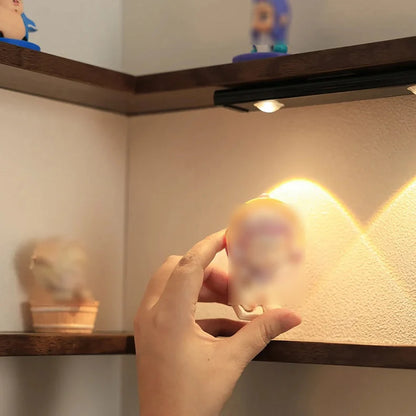 Étagère d'angle murale design originale -