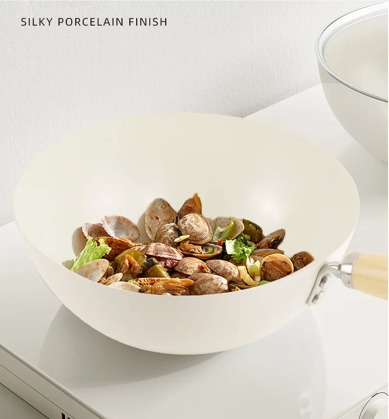 Poêle céramique bois au niveau du poignée -