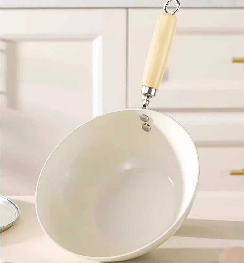 Poêle céramique bois au niveau du poignée -