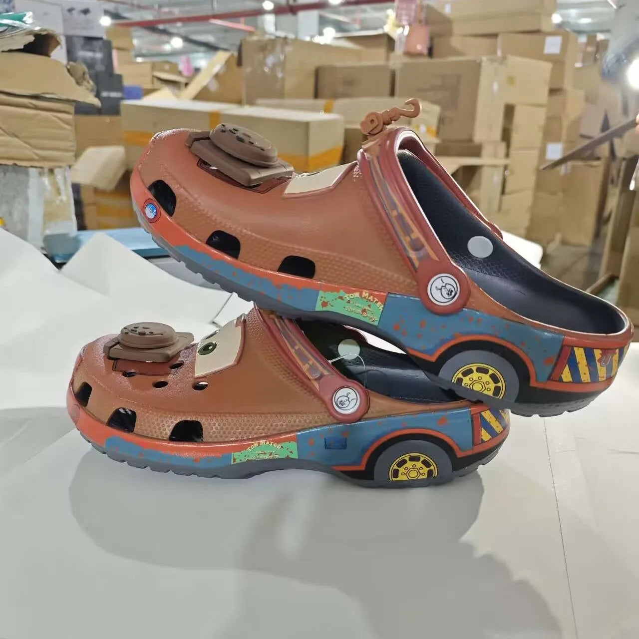 Crocs cars unisex camionnette marron méga crush -
