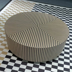 Table basse bois carré avec rayure en déco -