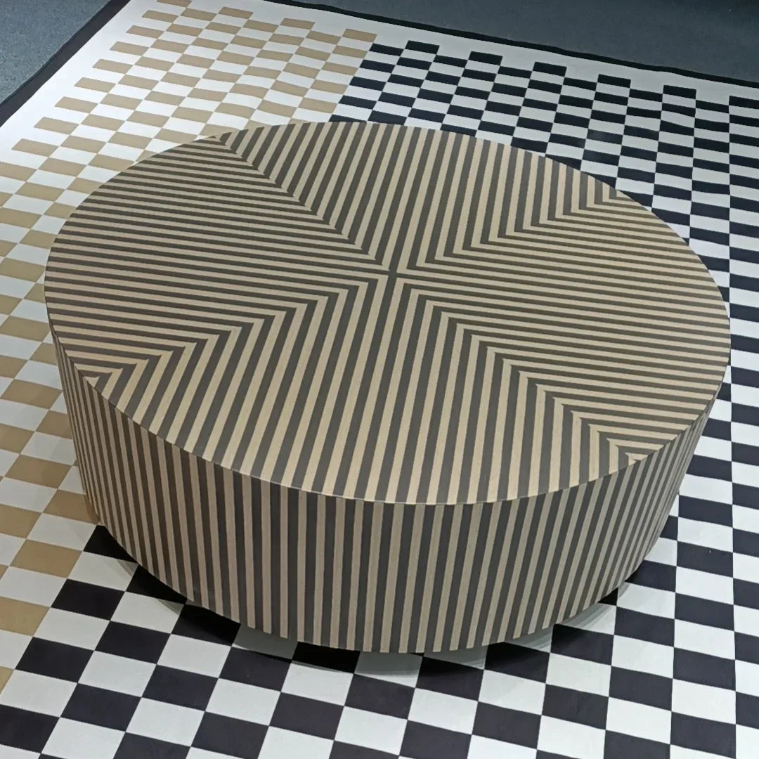 Table basse bois carré avec rayure en déco -