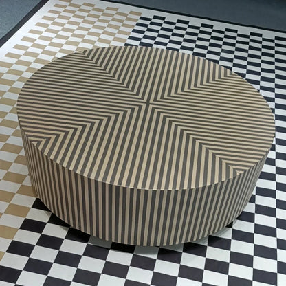 Table basse bois carré avec rayure en déco -