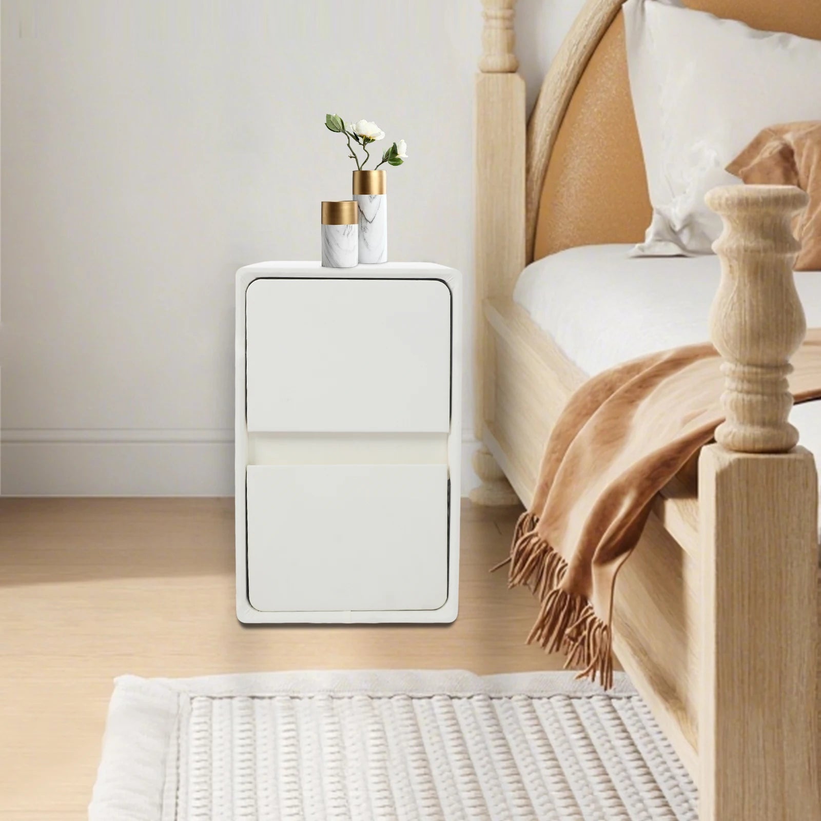 Table de nuit étroite et résistante à l'usure avec 3 tiroirs -