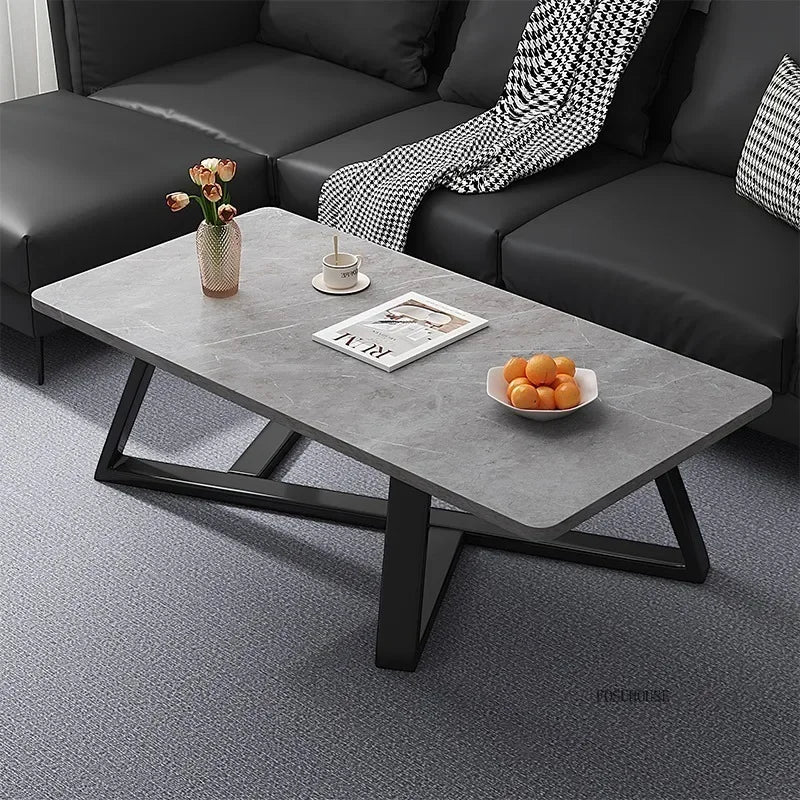 Table basse basse et épurée pour salon -