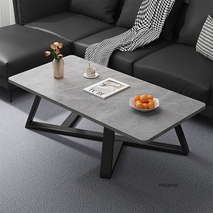 Table basse basse et épurée pour salon -