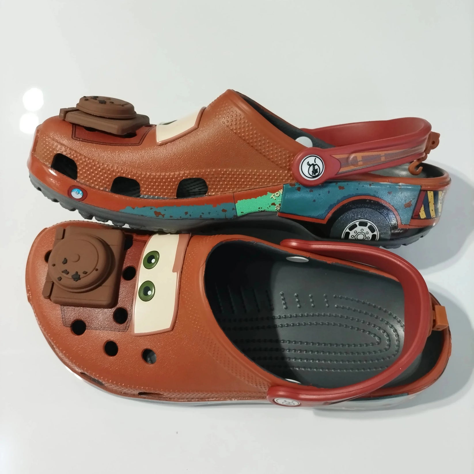 Crocs cars unisex camionnette marron méga crush -