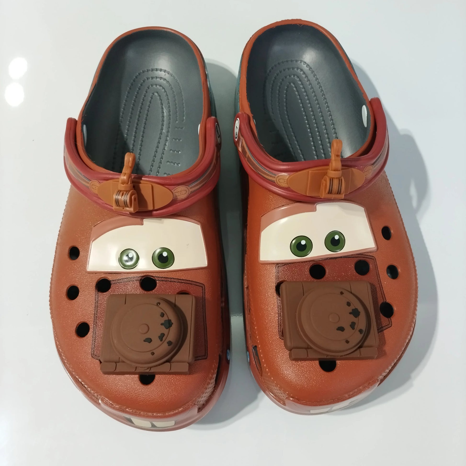 Crocs cars unisex camionnette marron méga crush -