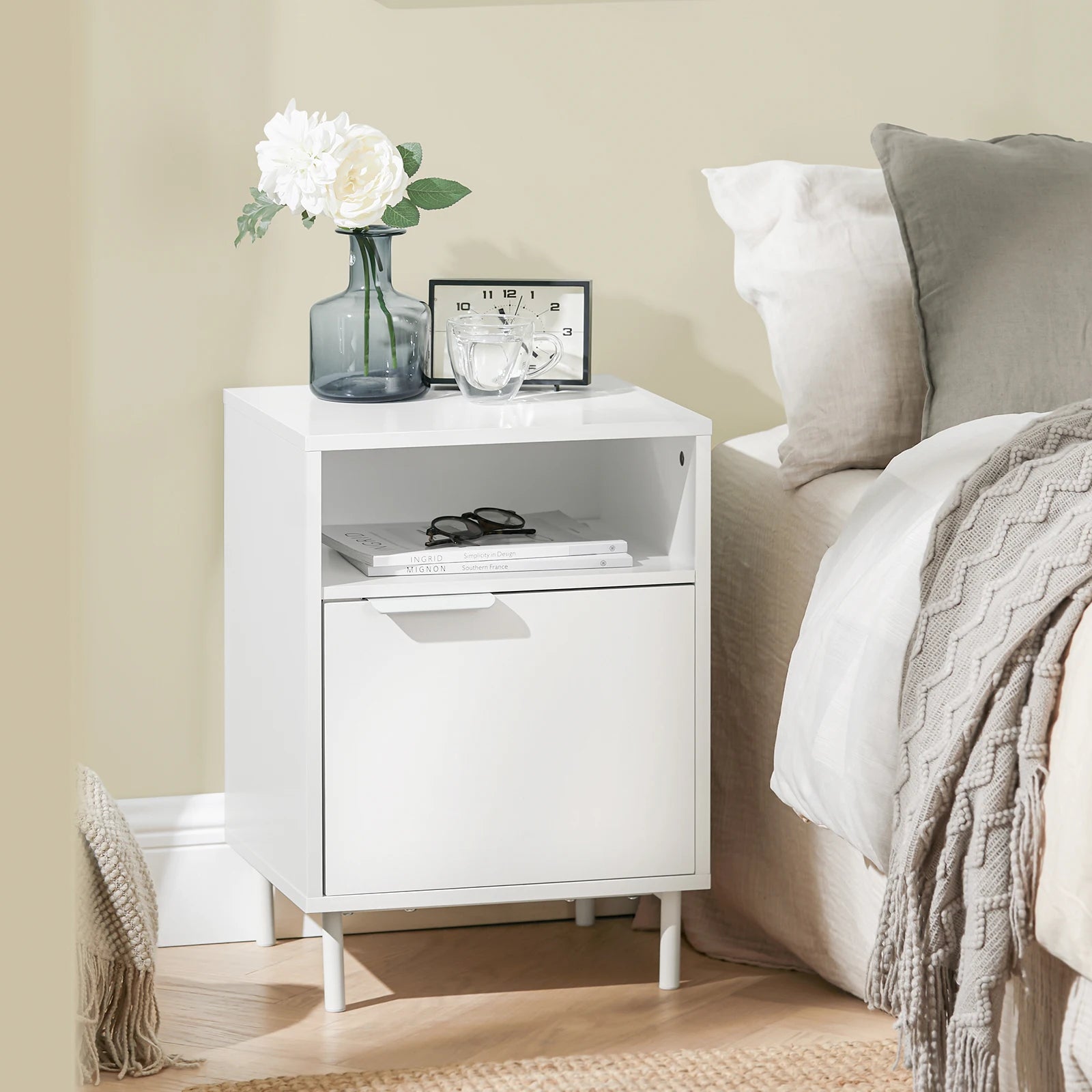 Table de chevet solide avec 1 porte -