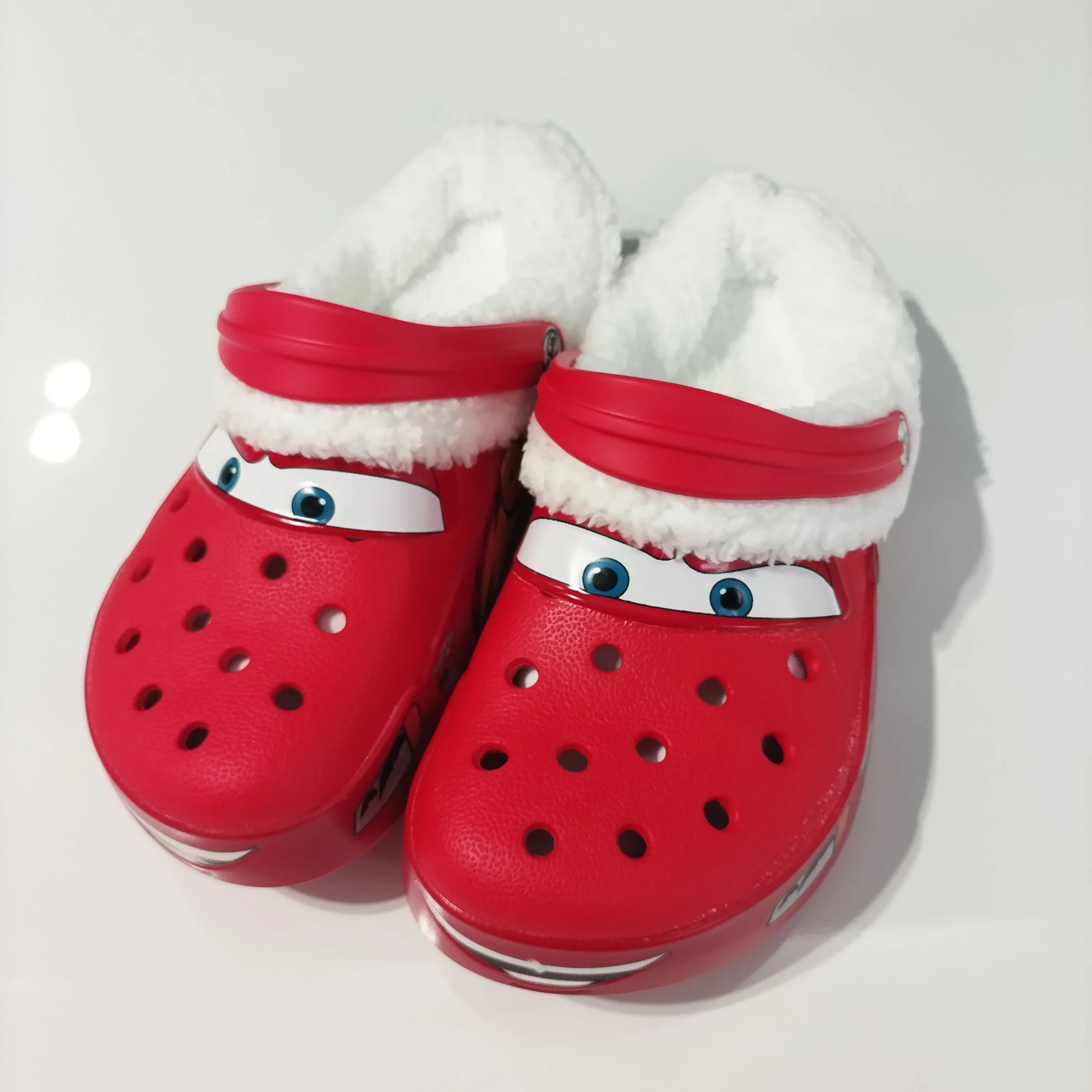 Crocs cars 95 McQueen avec jibbitz et fourrure interne -