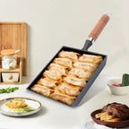 Poêle en fonte en forme de pelle -