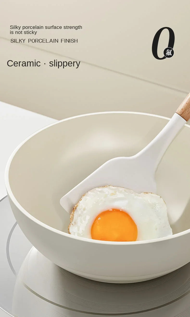 Poêle céramique bois au niveau du poignée -