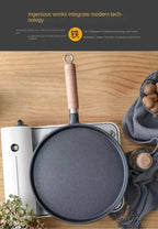 Poêle en fonte avec la poignée en bois -