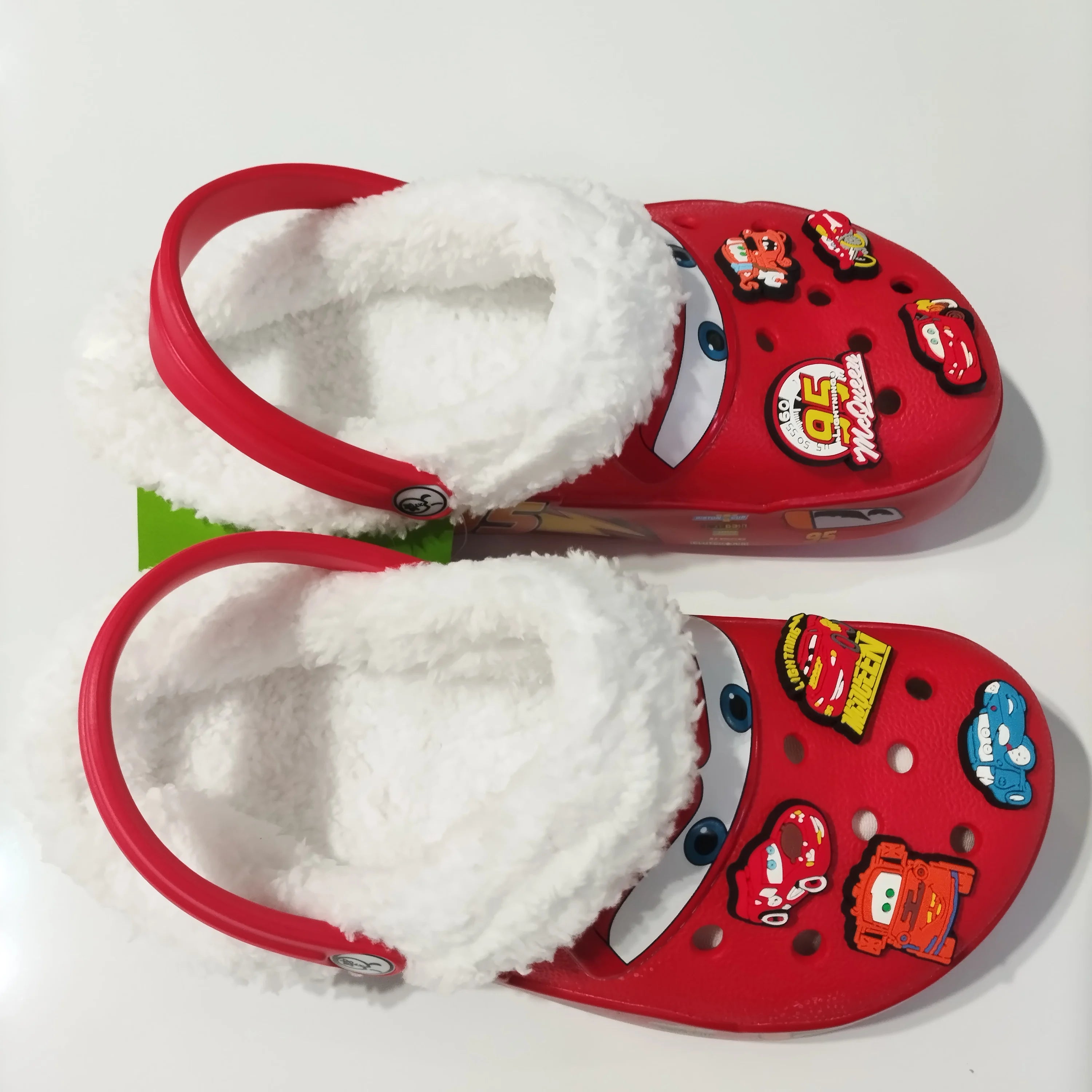 Crocs cars 95 McQueen avec jibbitz et fourrure interne -