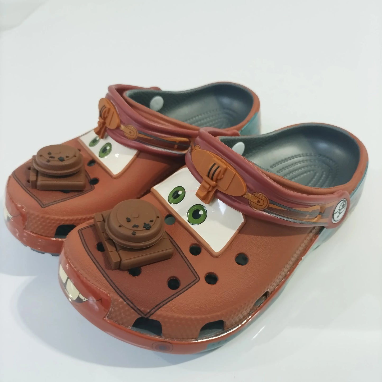 crocs cars camionnette marron pour homme et femme tendance -