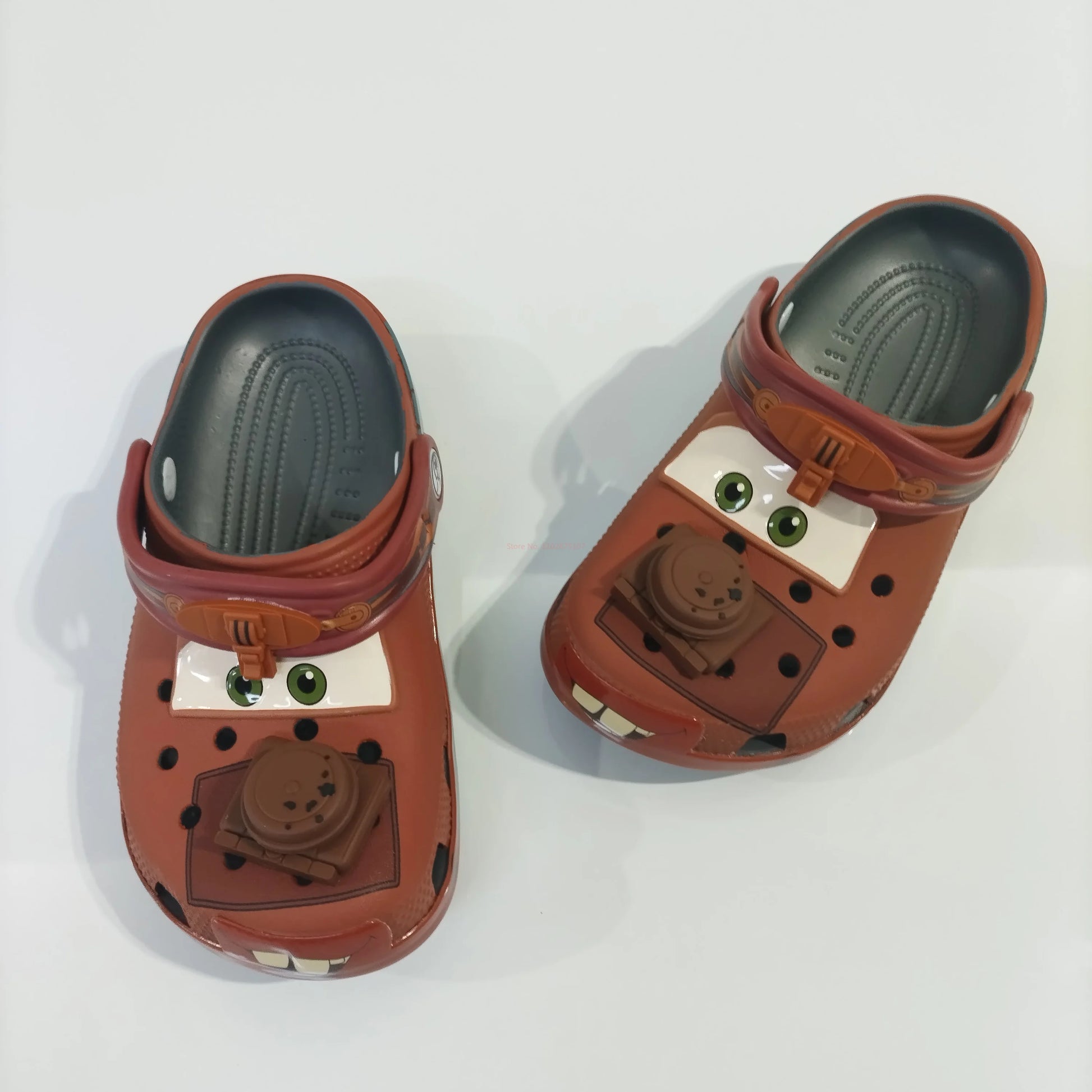 crocs cars camionnette marron pour homme et femme tendance -