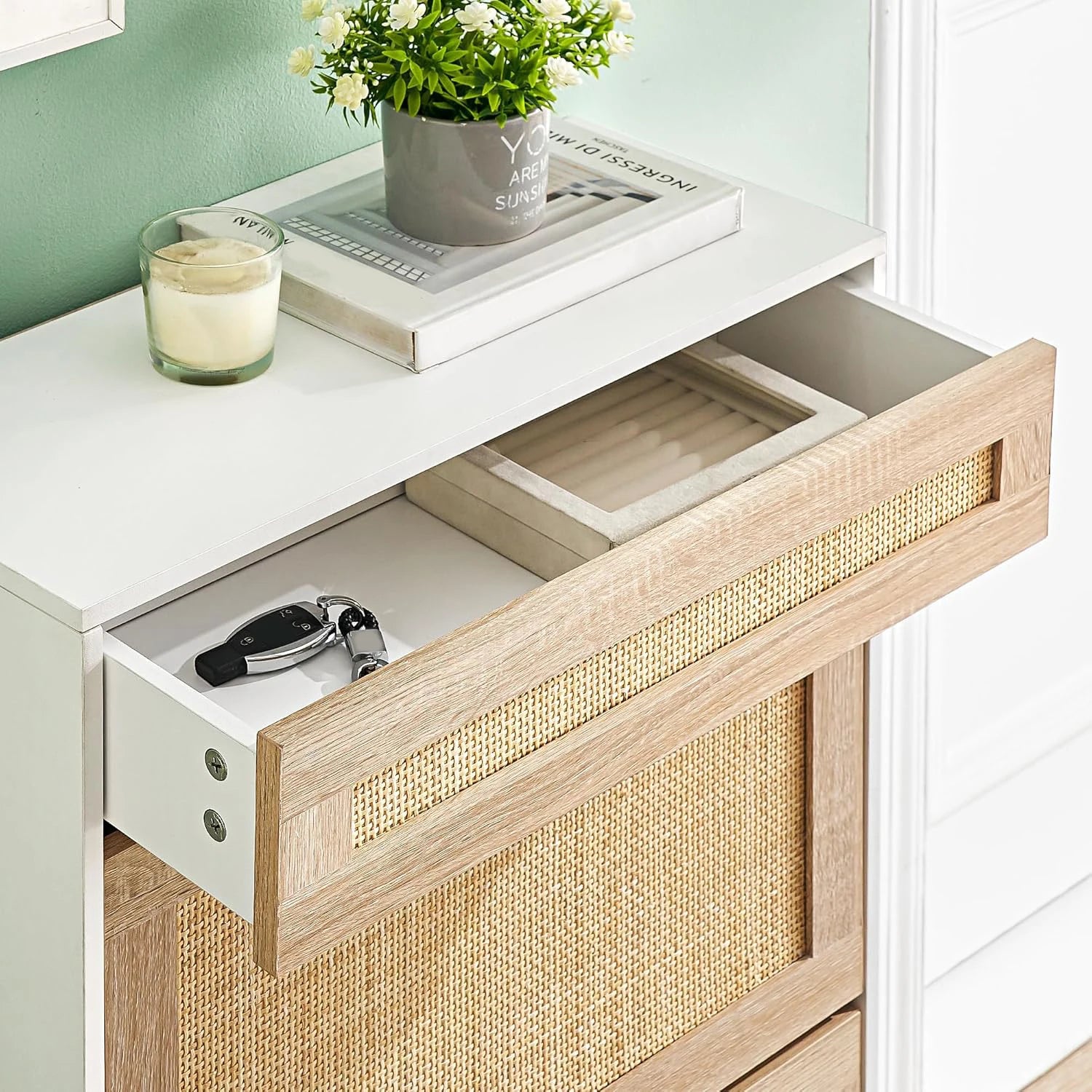 Meuble à chaussure dissimulé en rotin avec 2 portes abattables -