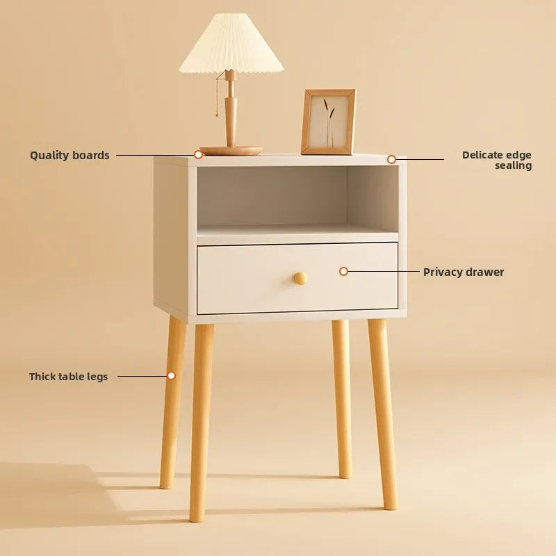 Table de nuit simple pour petit appartement de luxe -