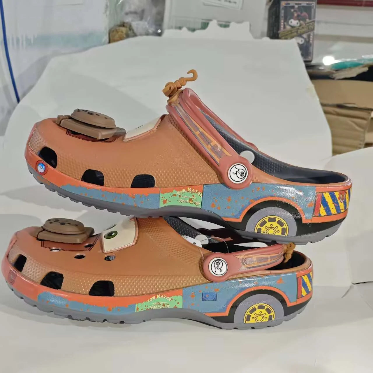 Crocs cars unisex camionnette marron méga crush -