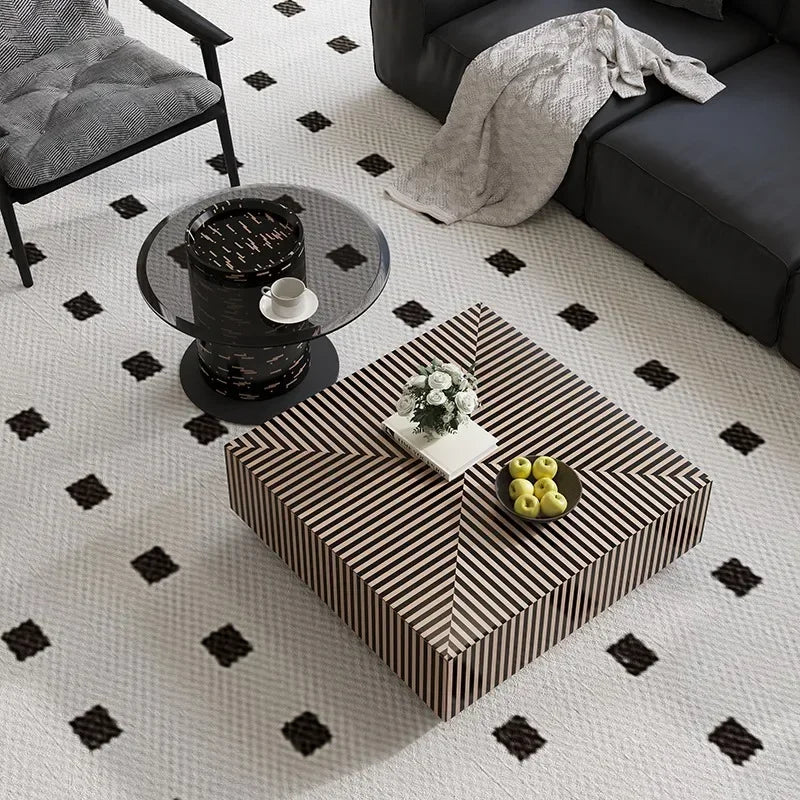 Table basse bois carré avec rayure en déco -