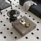 Table basse bois carré avec rayure en déco -
