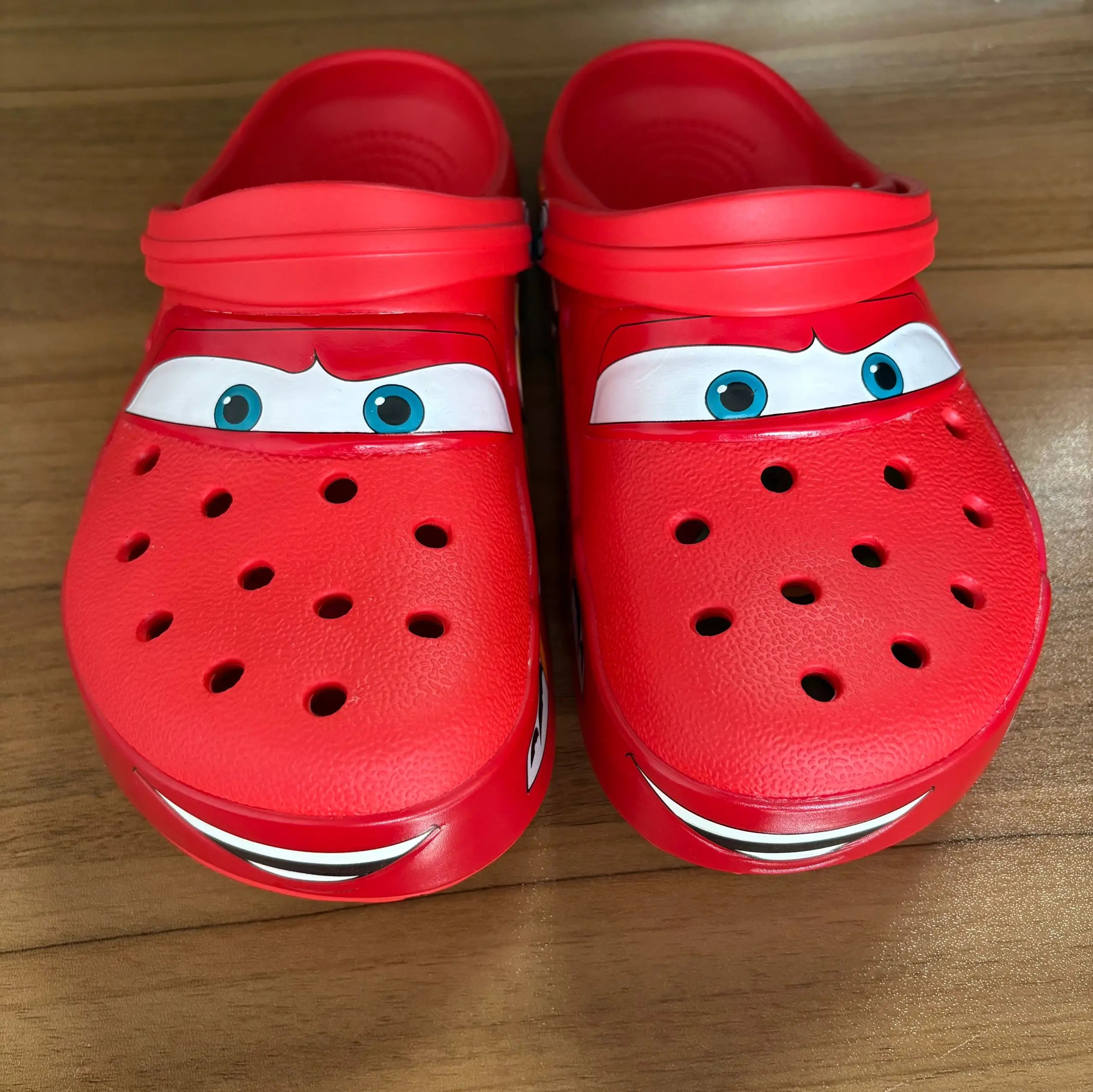 Crocs cars 95 McQueen avec jibbitz et fourrure interne -