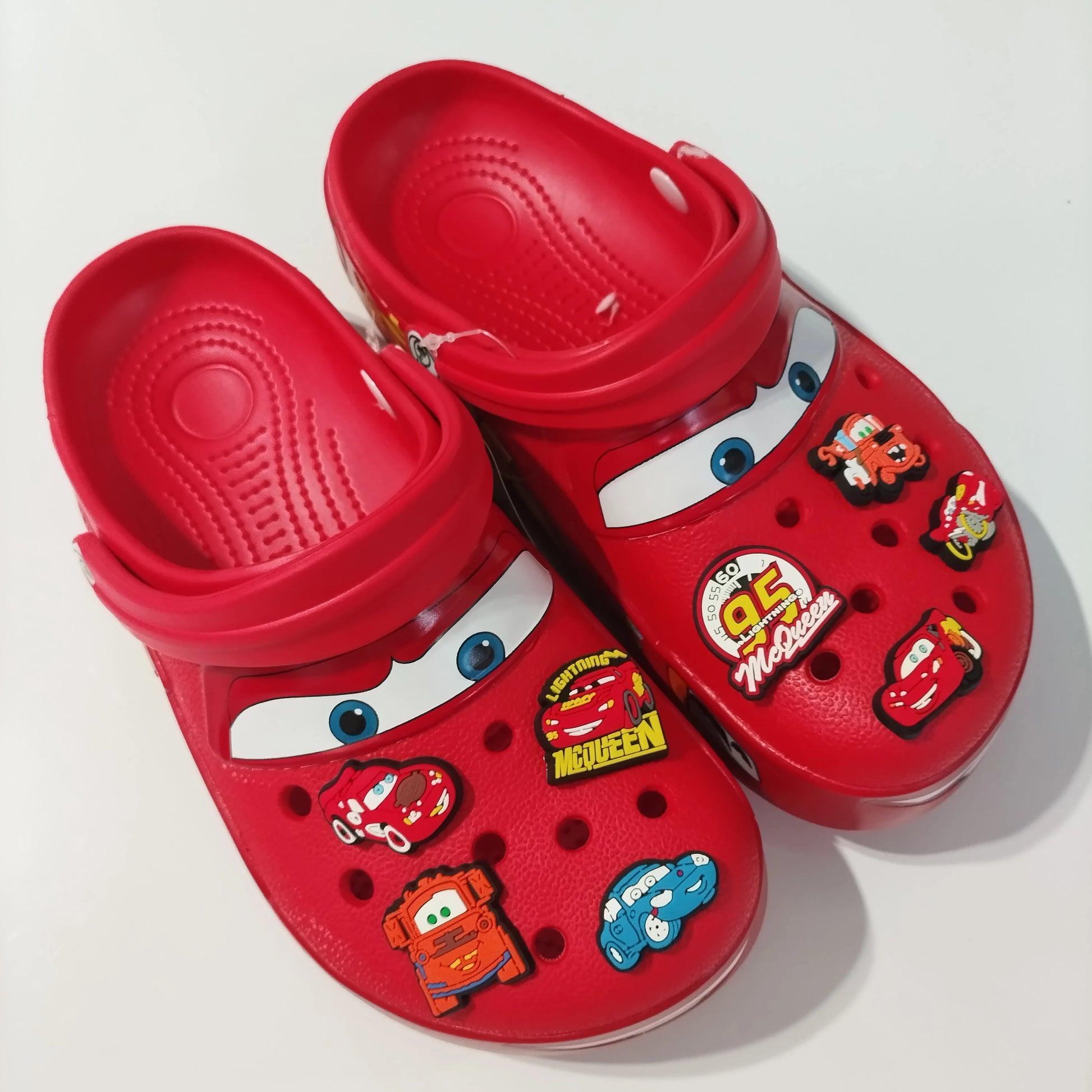 Crocs cars 95 McQueen avec jibbitz et fourrure interne -