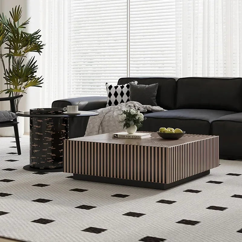 Table basse bois carré avec rayure en déco -