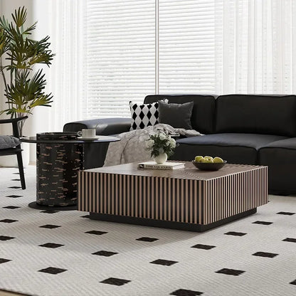 Table basse bois carré avec rayure en déco -