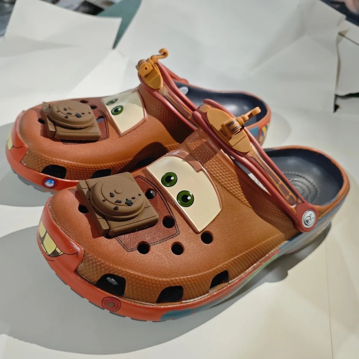 crocs cars camionnette marron pour homme et femme tendance - vente privée 14:193Adult;977:200004183M9 42 43 size
