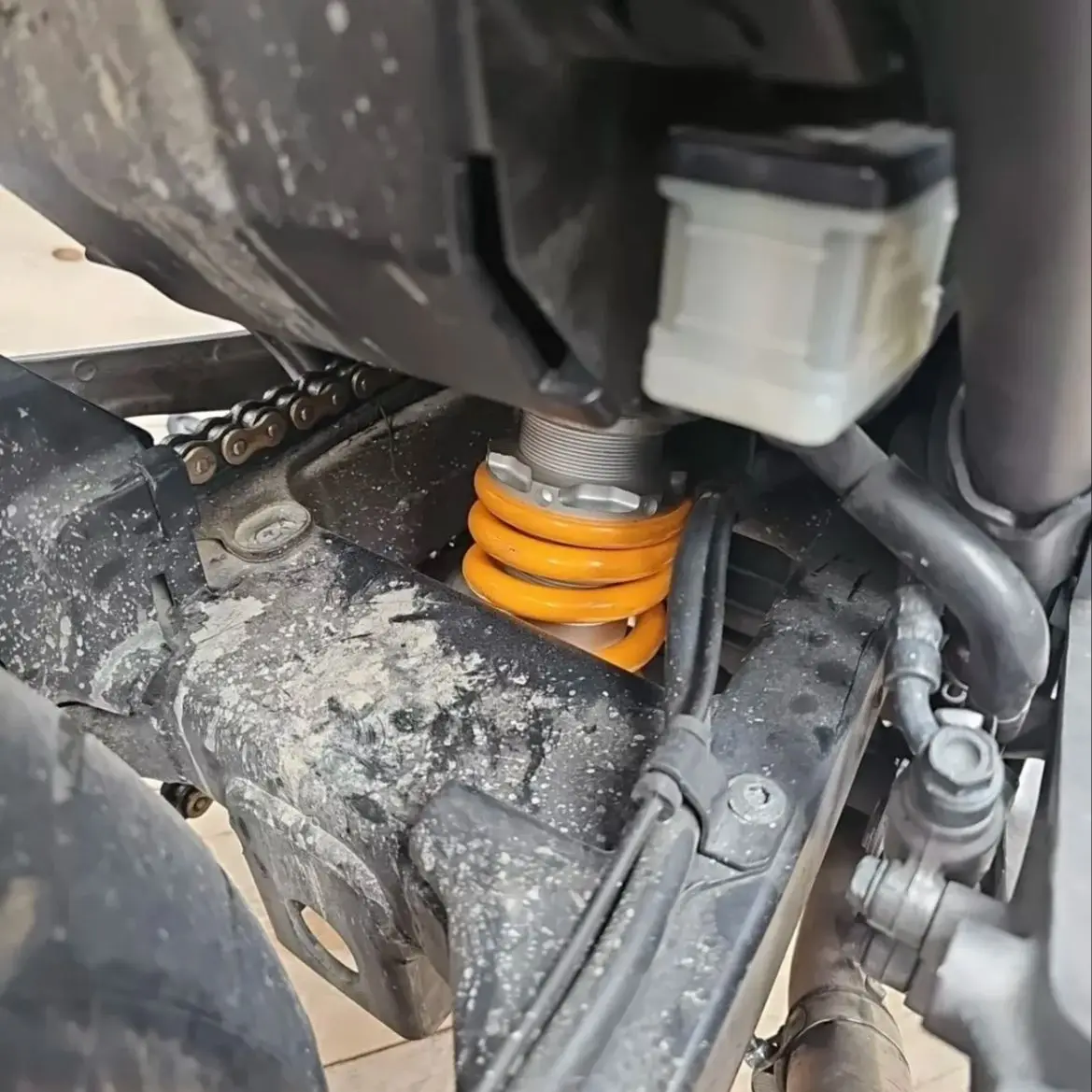 Amortisseur Arrière Réglable Arashi 315 mm pour Honda CB400X, CB500X et NX500 image 3