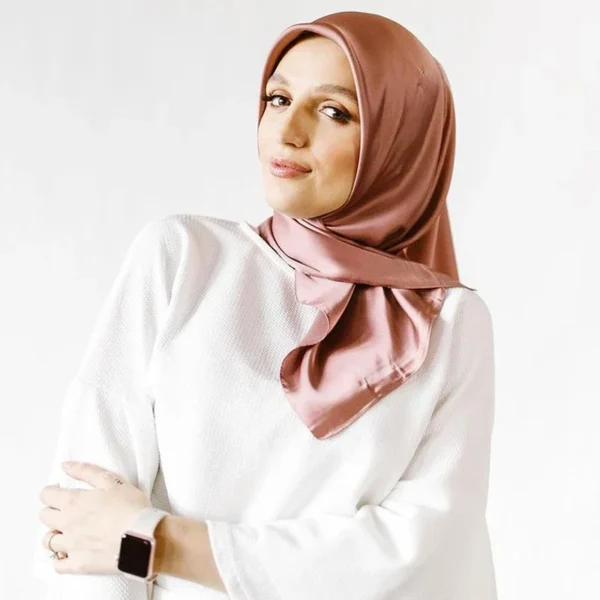 Foulard Carré en Soie pour Femme 90x90 cm - Élégance Unie et Polyvalente vue 2